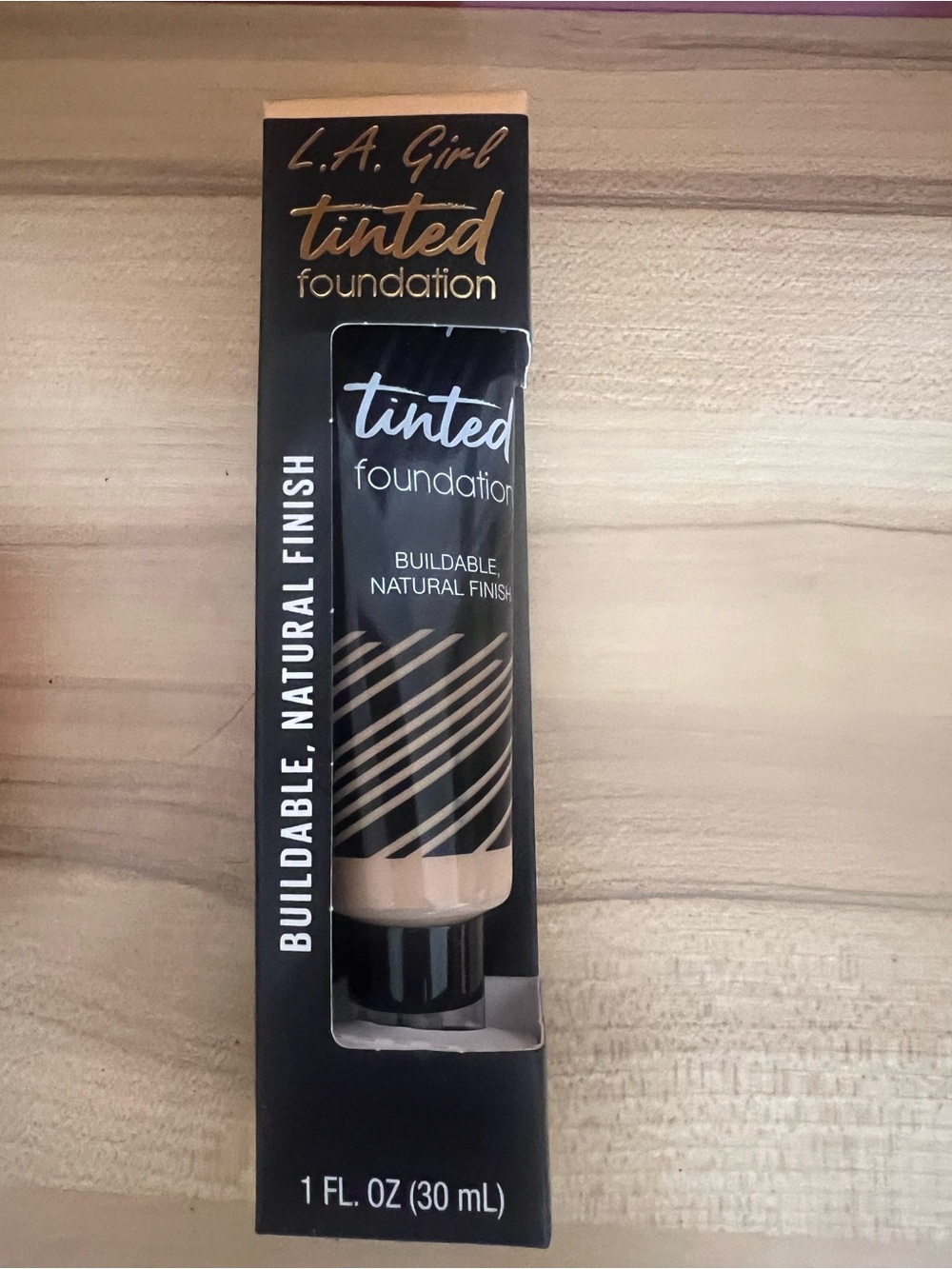 NIB LA GIRL TINTED FOUNDATION WARM BEIGE